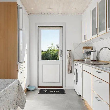 Velena - 150m From The Sea By Interhome *