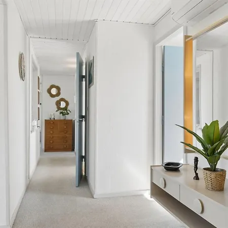 Velena - 150m From The Sea By Interhome *