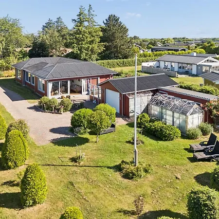 Velena - 150m From The Sea By Interhome Vakantiehuis